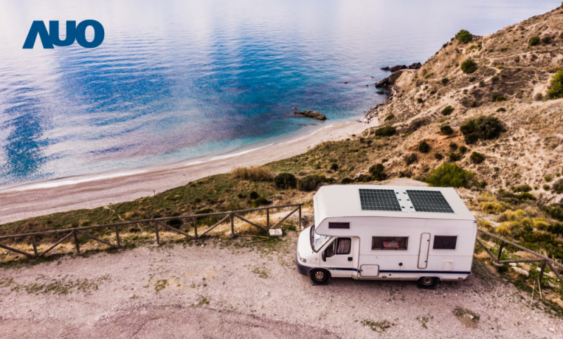 「可撓輕量化太陽光電板SunCurva」使用輕量特殊耐候型複合板取代傳統太陽能板的玻璃前板，不僅降低70%重量，每米平方僅3Kg；具有抗衝擊性能及通過電磁相容性測試，可應用於交通運輸工具，如露營車、遊艇等